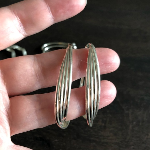 3 pair costume earrings excellent condition - Picture 5 of 8